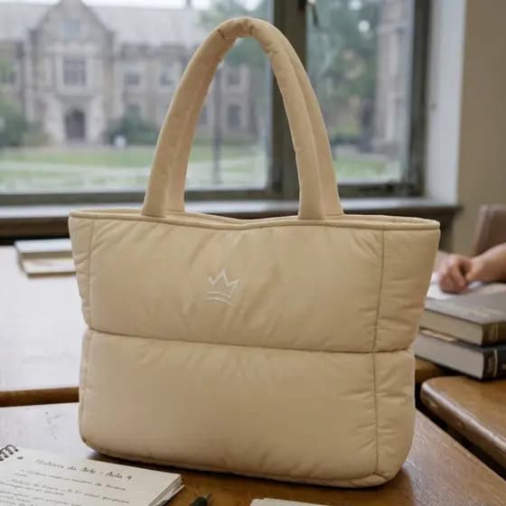 Bolsa Puffer Bege Feminina Tote Matelassê Média Macia Fofa Confortável Casual Elegante Dia a Dia Espaçosa Praia