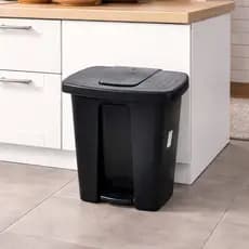 Lixeira Com Pedal 16 Litros Resistente Plástico Preta Ideal Cozinha Banheiro Fácil Uso Moderna