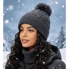 Gorro Feminino com pompom Inverno Modelo Clássico Uso Diário e Passeios