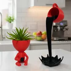 Enfeite Xícara Flutuante + Vasinho BOB Tomando Café – Decoração para Cantinho do Café