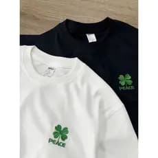 Camiseta Trevo flor bordado  Gola redondo Manga curta Unissex peruano Masculina menina coelho