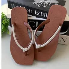 Chinelo Rasteira  Nó  Prata  Brilho Leve e Confortável Tendência Feminina  Luxo Strass