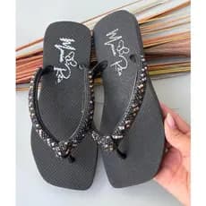 Chinelo Rasteira Feminino Confortável com correias detalhe nó de Brilho strass bico quadrado G MR