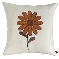 CAPA DE ALMOFADA BORDADA FLOR DA TERRA CRU COM TERRACOTA 45X45