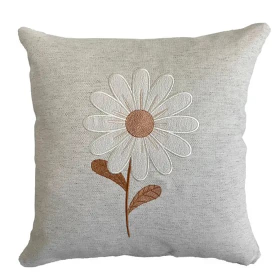 CAPA DE ALMOFADA BORDADA FLOR DA TERRA CRU COM BRANCO E CARAMELO 45X45