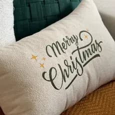Capa de Almofada Merry Christmass Off com Bordado Verde Retangular 30x50