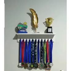Prateleira Porta Medalhas Com Prateleira Para Trofeu