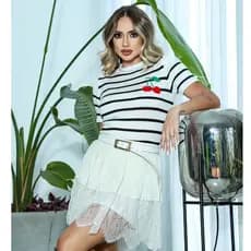 Blusinha Cropped Feminina Listrada Com Estampa De Cereja no Busto