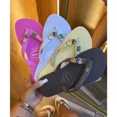 Chinelo Feminino e masculino bandeirinha  Havaianas Brasil + Placa Logo + Pin Tucano chinelo feminino copa