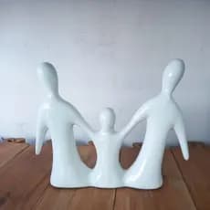 Estátua família cerâmica cores:Preta,Branca,Off
