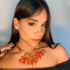 Colar Cascalho Conchas Madre Pérola Coral e Pedras Resina Feminino Moda Blogueira