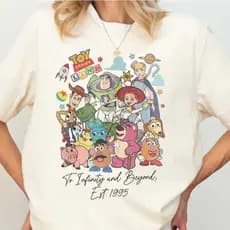 Camiseta Estilo Retrô | Estampa Toy Story Colorida “To Infinity and Beyond” Inspirada em Animação