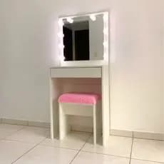 Penteadeira com Banco Rosa Led camarim e Espelho 50x50 material 100% MDF - Jasmyn