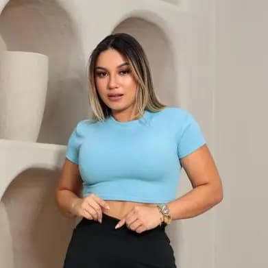 Blusa Curta KA coladinha gola redonda clássica e mangas curtas - Canelada Feminina!!