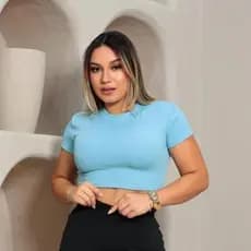 Blusa Curta KA coladinha gola redonda clássica e mangas curtas - Canelada Feminina!!