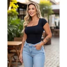 Blusa Feminina Basica Decoteada Mangunha Curta para o dia a dia, Trabalho Versáti / Amanda!!