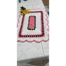 Tapete de Crochê Quadrado Floral Rosa e Cru Artesanal para Sala e Quarto