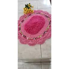 Tapete de crochê Peludinho rosa oval