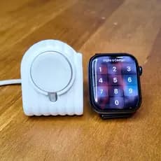Suporte para Smartwatch com Entrada para Carregador – Base Dock de Mesa para Relógio Inteligente