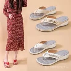 2023 novo estilo sandálias femininas fivela de Metal praia influenciador sandálias femininas verão cunha moda Casual san