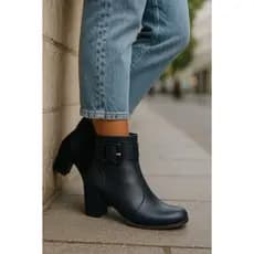 Bota Feminina Salto Bloco Com Fechamento Ziper e Enfeite Cinto Fivela de Bico Quadrado Salto Grosso Moderna e Estilosa