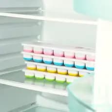 Kit com UMA ou DUAS Formas  De Gelo Com Fundo De Silicone Flexível E Tampa Rígida Empilhável Livre de BPA Prática