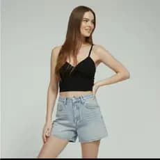Cropped Feminino com Bojo Regata alça fina  e detalhe Cruzado na frente