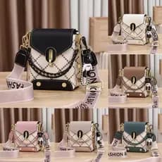 Esta bolsa de ombro feminina é leve, elegante e versátil, perfeita para compras, encontros e deslocamentos diários.