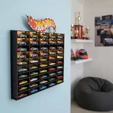 Porta Carrinhos Hot Wheels Expositor 50 Vagas Madeira MDF Colecionáveis Organização Decoração Quarto