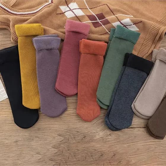 Kit 1, 2, 3 ou 4 Pares Sortidos Meia Infantil Criança Térmica Forrada Frio Intenso Quentinha Pelinho Aveludada Felpuda.