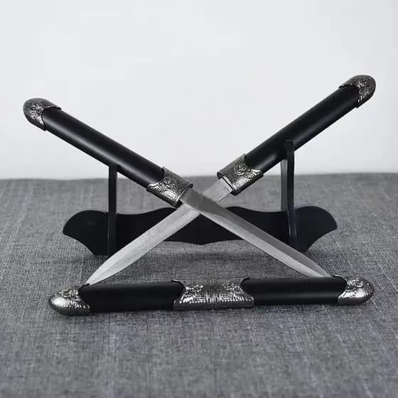 Espadas Gêmeas da China Produto Descrito com Detalhes em Preto e Prata Design Exclusivo em Preto e Prata