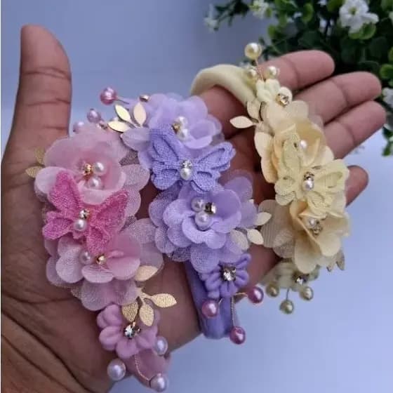 Tiara/ faixa de bebê na meia de seda/ Tiara de luxo borboleta e flores/ Jardim encantado/Ideal para festas