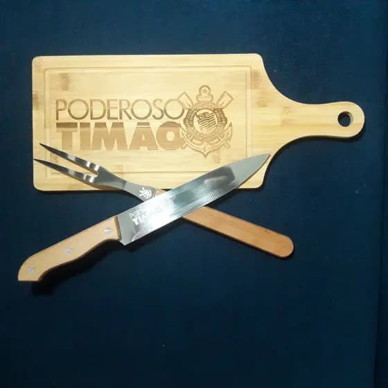 Kit Churrasco Corinthians com Tábua Faca e Garfo Personalizado Gravação a Laser e Brinde