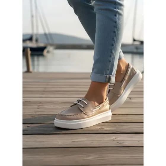 Mocassim Feminino Plataforma Baixa – Conforto e Charme Casual em Couro .