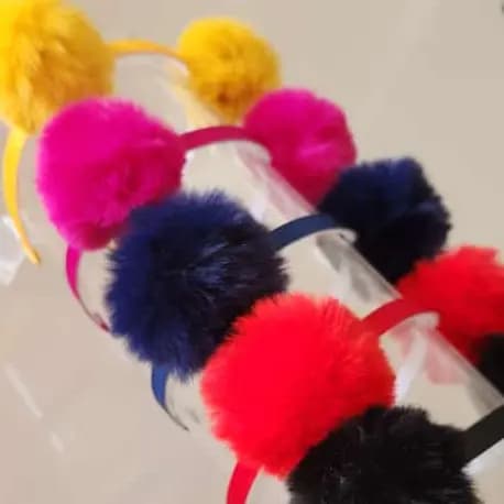 Tiara Pompom Antiderrapante, Arquinho Infantil para Cabelo