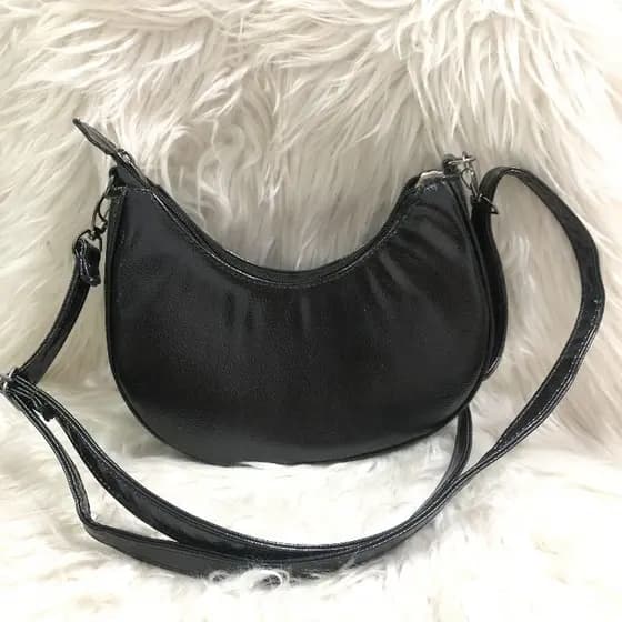 Bolsa Meia Lua Tote de Ombro E Transversal Em Metalizada Charme Moderna Lançamento Com Alca Regulavel T126