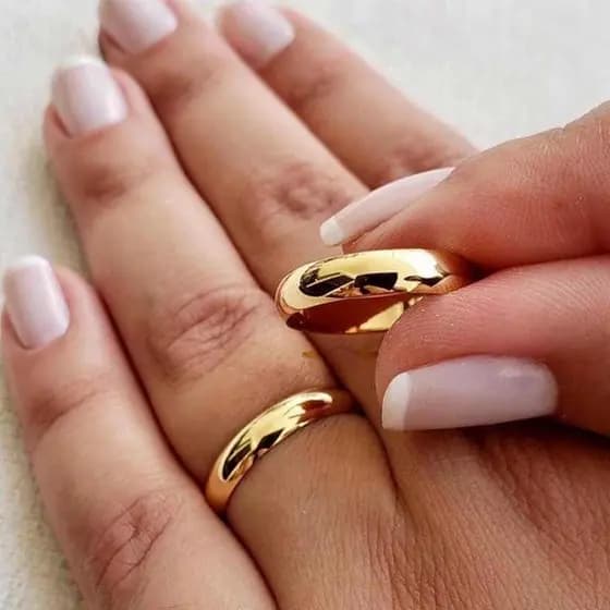 Par De Aliança Anel Casamento Noivado Banhada Ouro 18k Lisa Fina 4mm