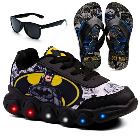 Kit Tênis Infantil Batman Casual Com Led + Chinelo Infantil + Óculos Infantil