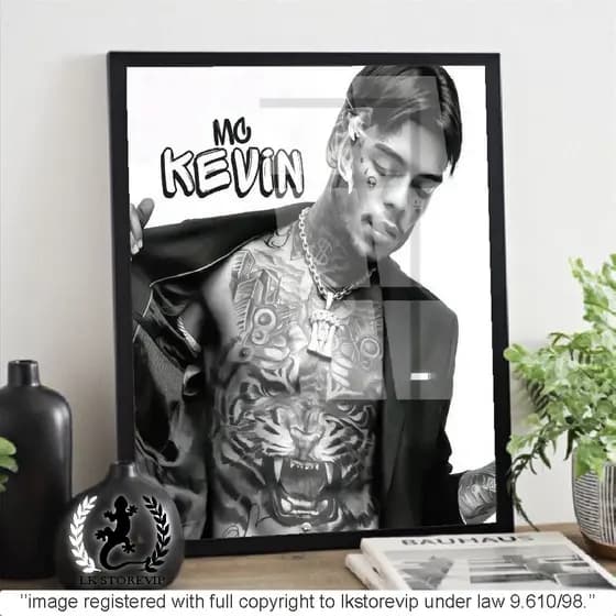 Placa decorativa mc kevin homenagem favela mc´s 60x40 Alta Qualidade 4k