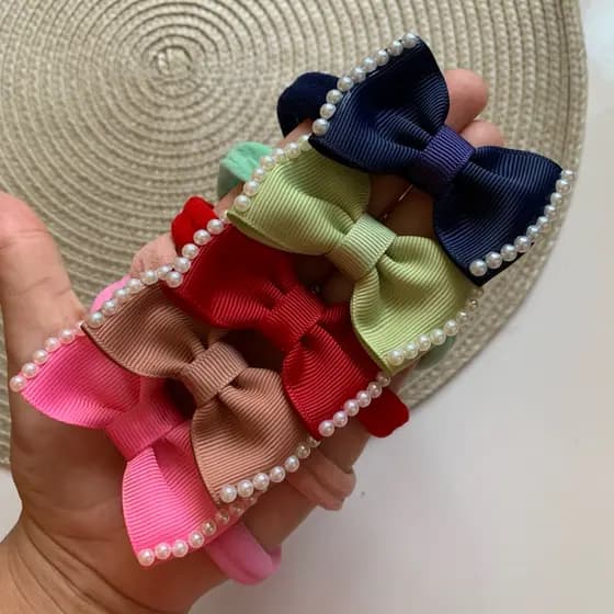 KIT 5 GRAVATINHAS COM PÉROLAS LUXO FAIXINHA DE BEBÊ