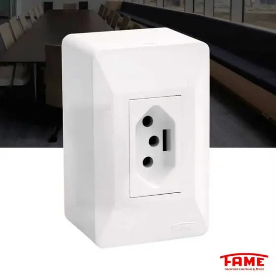 Tomada Sobrepor 2P+T 10A 250V Branco Fame