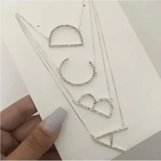 Colar Feminino Pingente de Letra Inicial Cravejada Folheado a Prata 925