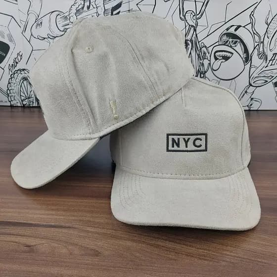 Boné NYC Bordado Aba Curva Tecido Camurça Fundo New York Original PremiumTrucker Americano Fitão