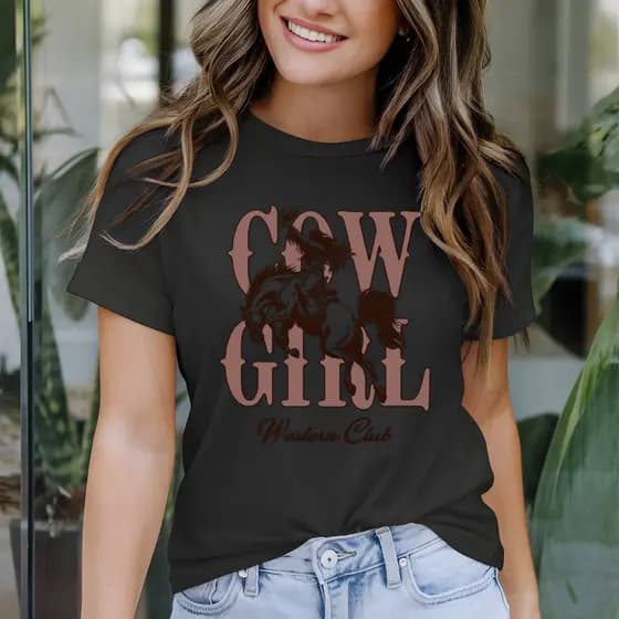 T-shirt Feminina Estampa Cowgirl Western Club Chapéu e Cavalo