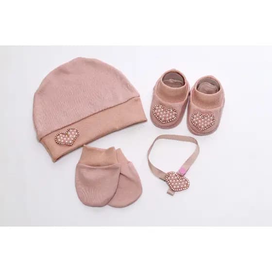 KIT ACESSORIOS BEBE COM TOUCA LUVAS SAPATINHO E PREGADOR DE CHUPETA TEMA CORAÇÃO