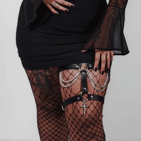 Harness Duas Tiras Liga Gotica Cinta Feminina Cruz Correntes Alternativa Punk Couro Sintético Perna