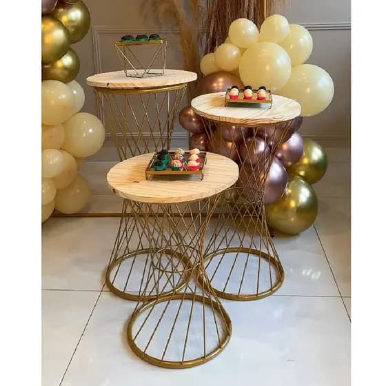Trio De Mesas Dourado Trançados Em Ferro Para Festas E Decoração