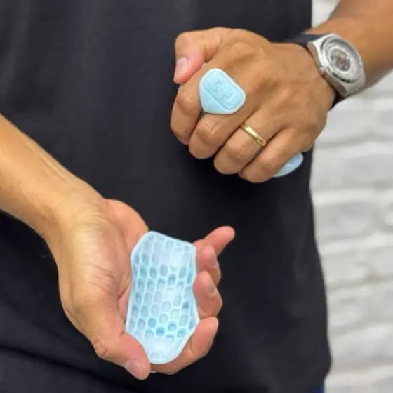 Luva de musculação Grip para treino anatômica academia.