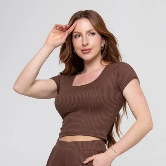 Top Cropped Feminino com Manga Curta e Decote Redondo