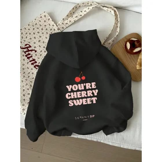 Moletom Casual Feminino com Estampa de Cereja e Frase "You're Cherry" - Manga Longa Rosa Suave, Capuz Ajustável co